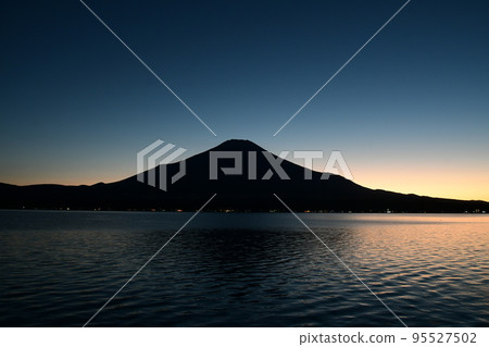 絕美的夜景(山中湖) 絕美的夜景(山中湖) 95527502