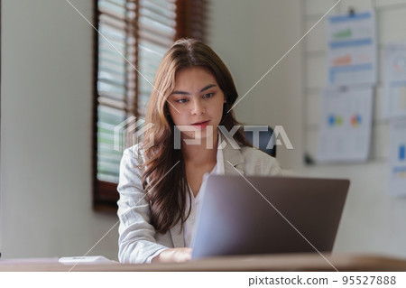 Beautiful asian businesswoman working in office. business finance concept 95527888