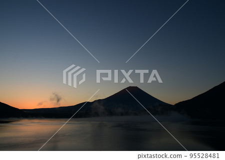 Mount Fuji and mysterious sunrise (Lake Motosu) 95528481