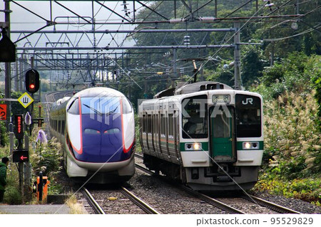 乘坐陸奧路前往山形...E3系列/山形新幹線“翼” 95529829