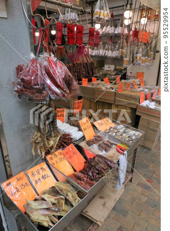 Salt-dried fish (ham yui) sold in Tokusuke, West of Hong Kong. The taste of the common people is now high-class 95529954