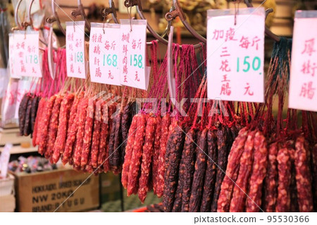 在香港德助堂出售的中式香腸 在香港德助堂出售的中式香腸 95530366