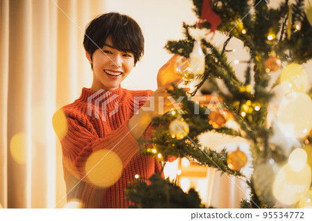 Christmas tree living room at night Christmas tree living room at night 95534772