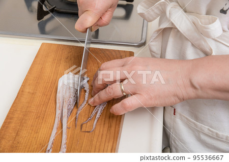 【中年家庭主婦切魷魚切魷魚】 95536667
