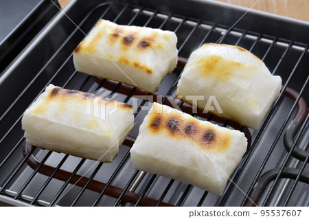 Baked sweet potato 95537607