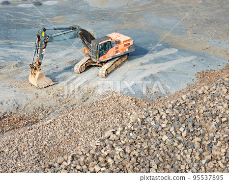 Heavy machinery in the clinkstone or phonolite mining quarry 95537895