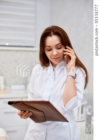 woman speaking on a smartphone in beauty salon. woman speaking on a smartphone in beauty salon. 95538777