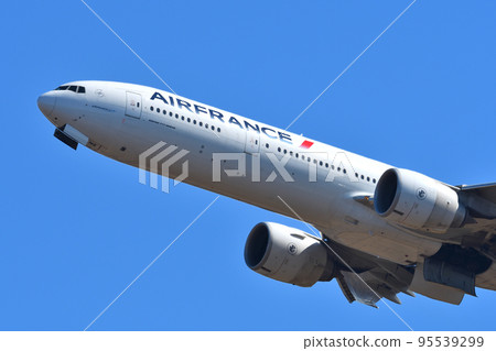 Air France passenger plane B777-300ER 95539299