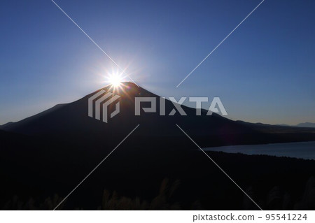 Diamond Fuji from panorama platform 95541224