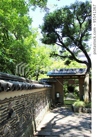 Hakata Fence of Rakusuien Garden in Fukuoka City 95541367