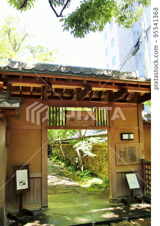 Hakata Fence of Rakusuien Garden in Fukuoka City 95541368