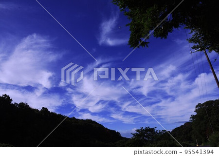 初秋藍天白雲季節背景素材 初秋藍天白雲季節背景素材 95541394