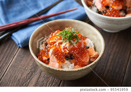 鮭魚和鮭魚子親子丼 95541959