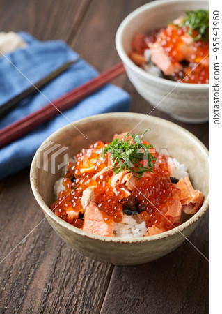 鮭魚和鮭魚子親子丼 95541960