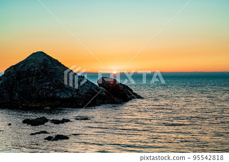 Sunset over the Sasagawa River in Niigata 95542818