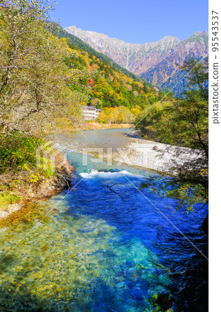 Hotaka mountain range from Tashiro Bridge in autumn (vertical) 95543537