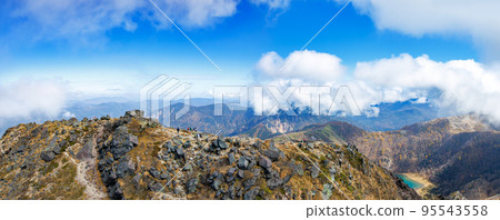 從日光白根山看秋葉的山景 從日光白根山看秋葉的山景 95543558