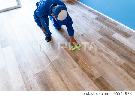 House cleaning male worker House cleaning male worker 95543978