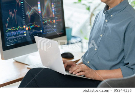 Middle man trading stocks at home Middle man trading stocks at home 95544155