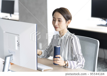 Woman using my bottle in the office 95544184