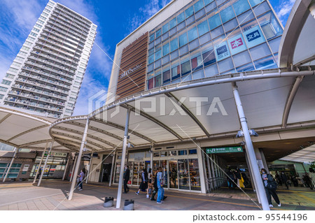 東中野站（西口）等日本東京的街景。 95544196