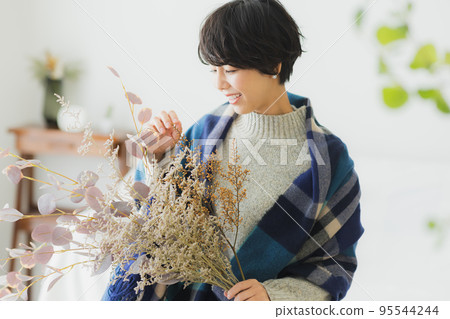 冬季客廳女性美 95544244