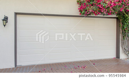 Panorama Garage exterior with bougainvillea on the side at La Jolla, California Panorama Garage exterior with bougainvillea on the side at La Jolla, California 95545984