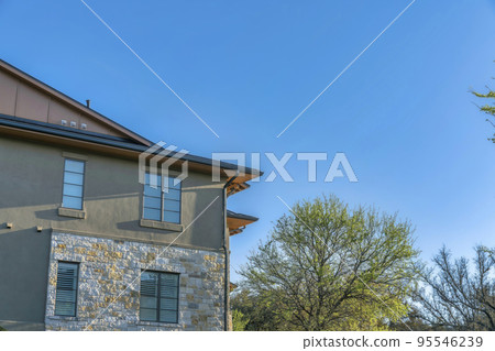 Austin, Texas- Side exterior of a house near Lake Austin against the blue sky background 95546239
