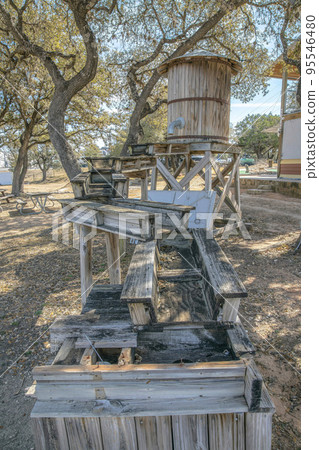 Small vinatge wood water storage tank with metal pipe and wooden waterway 95546480