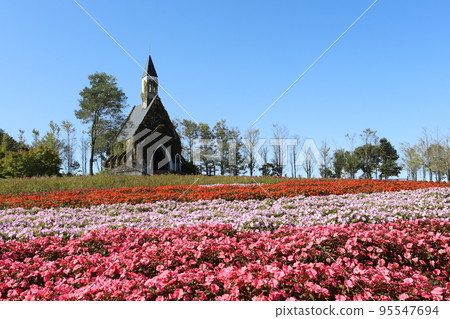 Sanpatiens 鮮花盛開的田園村莊 95547694