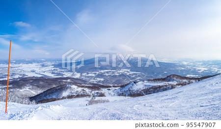 View of Mt. Yotei in Kagumo from the ski resort (Niseko, Hokkaido) 95547907