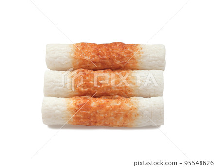 用於快速肌肉蛋白質攝入的減鹽chikuwa [白色背景/剪輯] 95548626