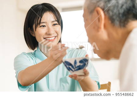 照顧老人餵養 照顧老人餵養 95548662