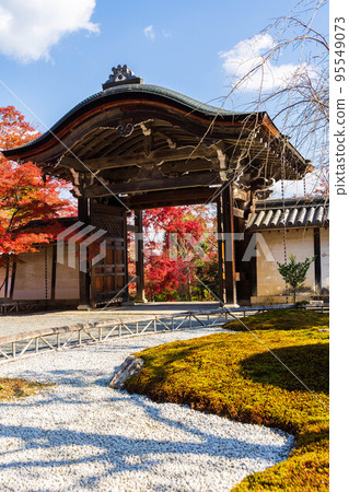 Autumn in Kyoto Saga-Arashiyama Nison-in Temple with autumn leaves Imperial messenger gate Autumn in Kyoto Saga-Arashiyama Nison-in Temple with autumn leaves Imperial messenger gate 95549073