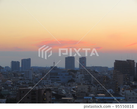 從東京大田區池上的展望台欣賞日落 95550818