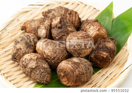 Taro in a colander, white background 95551032