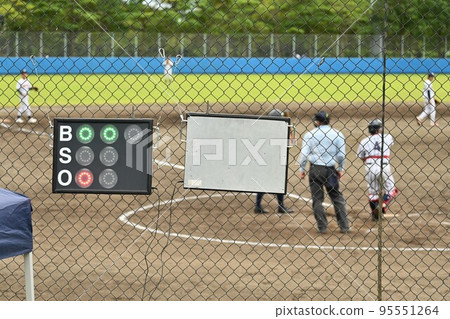 amateur baseball game 95551264