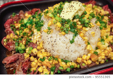 Hot plate beef rice 95551305