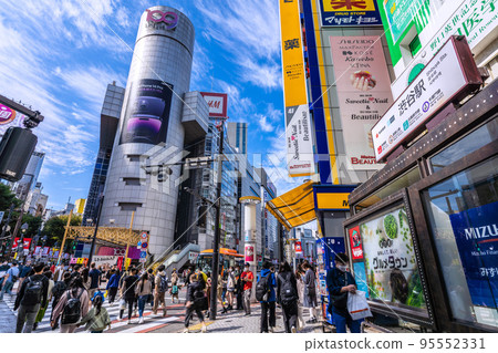Tokyo cityscape in Japan Waterfront measures are greatly relaxed ... Shibuya station (entrance A3a) in front of Shibuya 109 = October 23 Tokyo cityscape in Japan Waterfront measures are greatly relaxed ... Shibuya station (entrance A3a) in front of Shibuya 109 = October 23 95552331