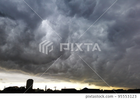 wild clouds 95553123