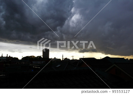 wild clouds 95553127