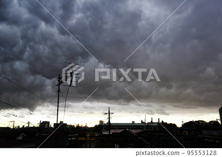 wild clouds 95553128
