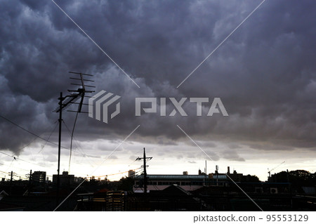 wild clouds 95553129