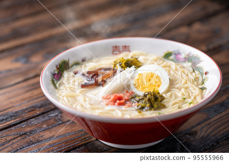Pork bone ramen (with steam) Pork bone ramen (with steam) 95555966