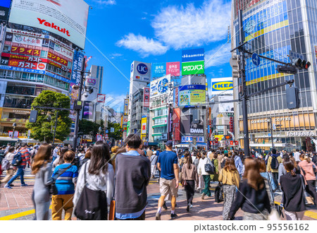 日本東京都市風景 一個又一個外國人...海濱措施大大放鬆... 新冠災難前澀谷熱鬧= 10月23日 95556162