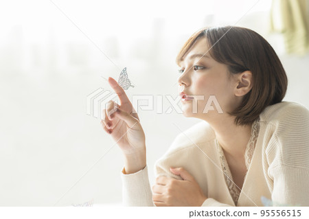 young woman young woman 95556515