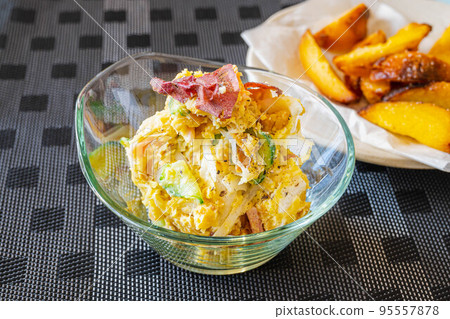 用烤紅薯做的紅薯沙拉 95557878