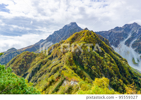 Hotaka mountain range viewed from Byobu-no-mimi Autumn panorama course 95559327