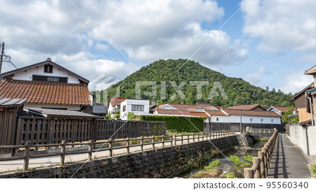Image of cycling through Shirakabe storehouses Kurayoshi City Image of cycling through Shirakabe storehouses Kurayoshi City 95560340