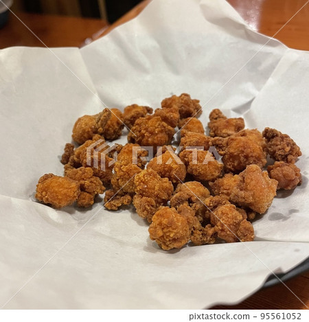 Deep-fried potatoes 95561052